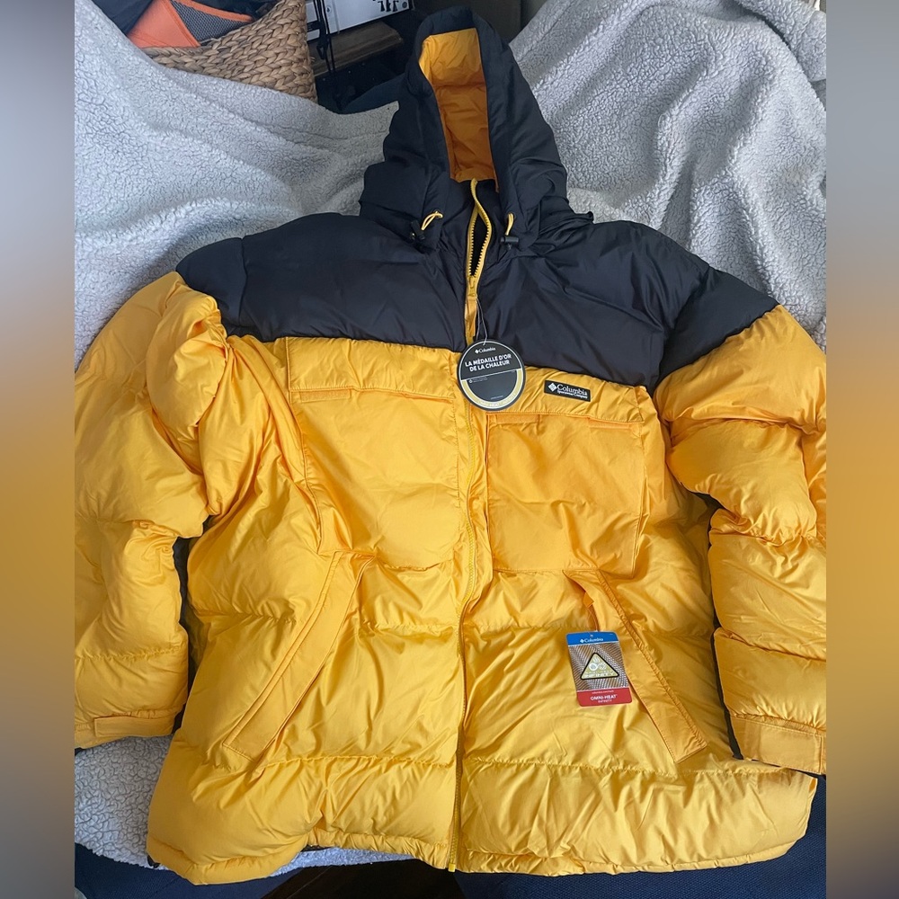Columbia Omni heat Infinity Puffer Jacket in Yellow and Black. NEW